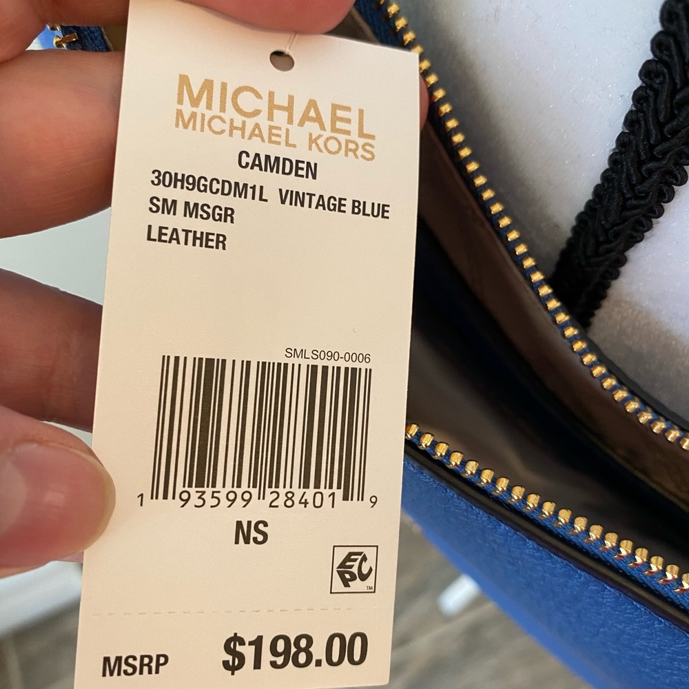 Michael Kors messenger crossbody - Picture 5 of 7